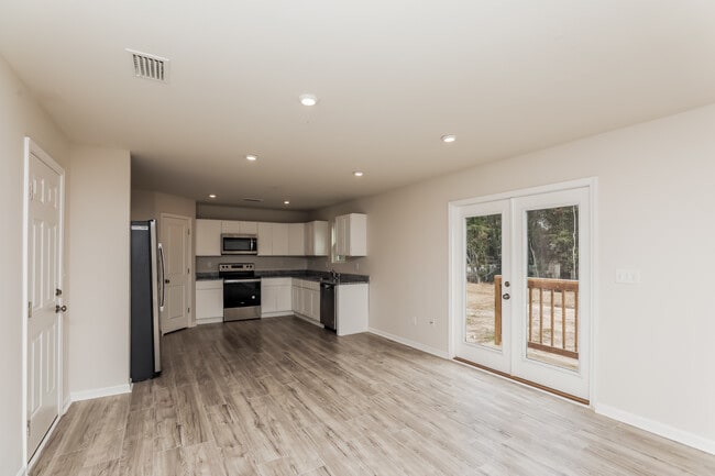 6220 Travelers Rest Ct, Crestview, FL 32539 - photo 5