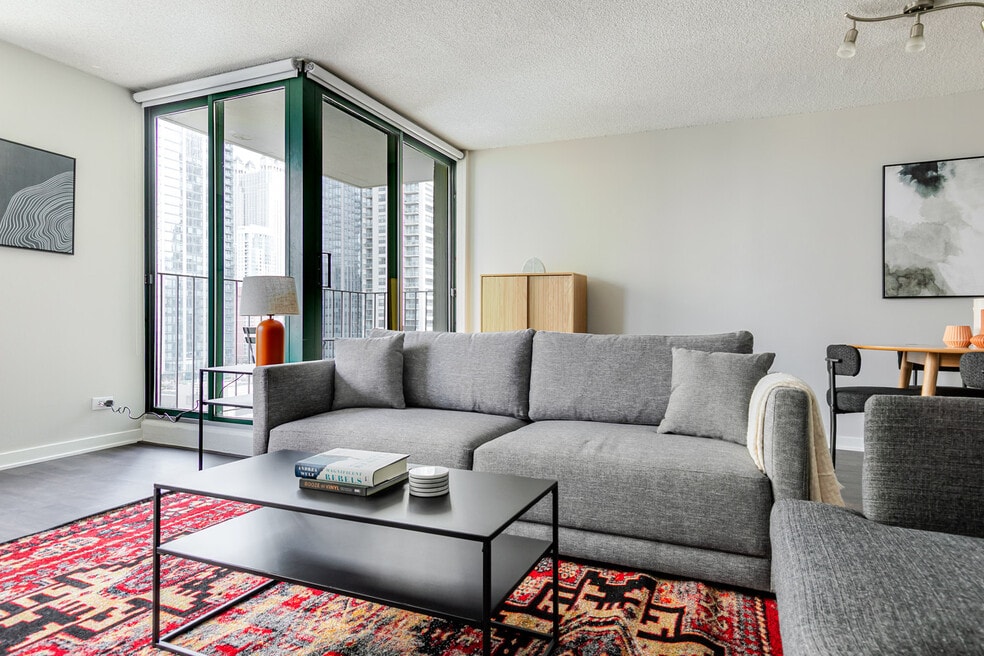 77 W Huron St unit FL20-ID1379, Chicago, IL 60654 - photo 1