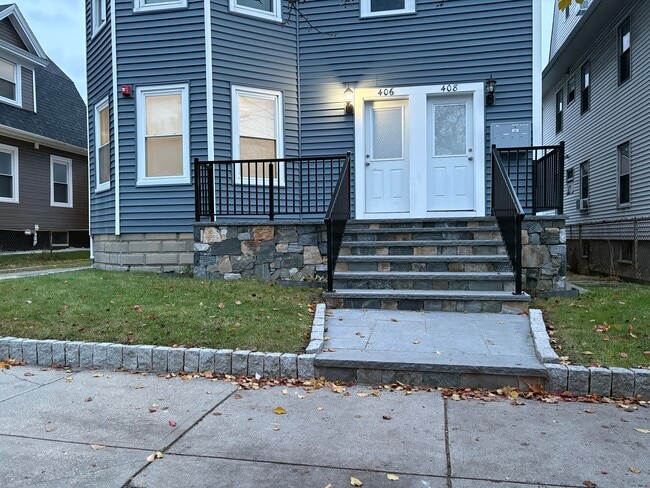406 Pawtucket Ave unit 1st Floor Front, Pawtucket, RI 02860 - photo 2