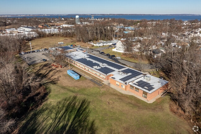 Leroy Gordon Cooper Elementary's teachers receive an A- rating from NICHE.