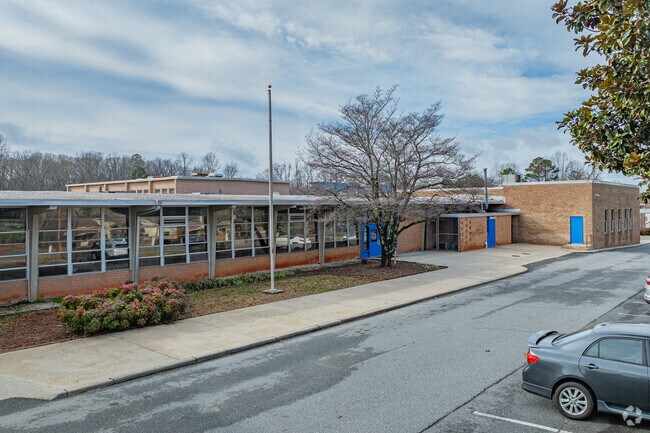 Randleman Elementary School front of school.