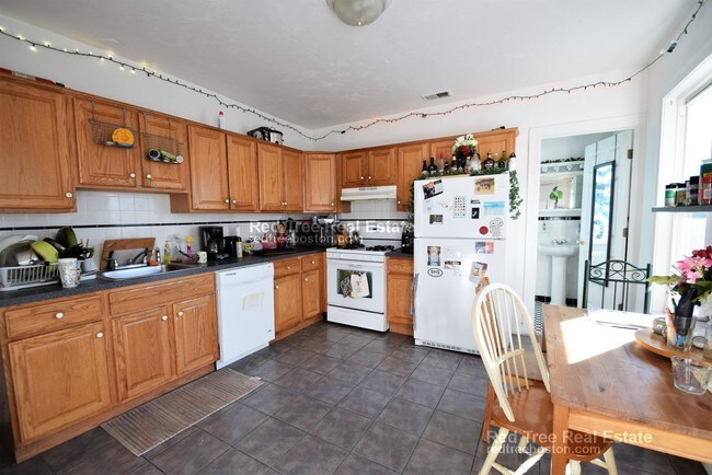 17 Pratt St unit 2, Allston, MA 02134 - photo 2