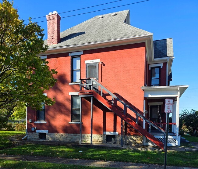 45 1/2 E Duncan St unit 45.5, Columbus, OH 43202 - photo 2