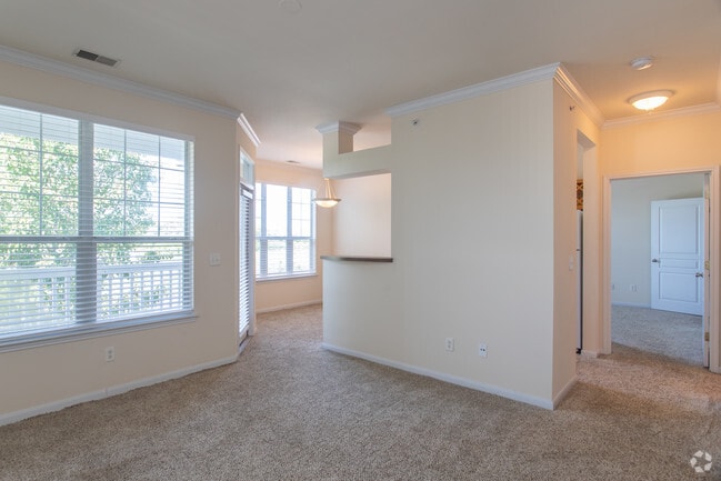1BR, 1BA - 714 SF