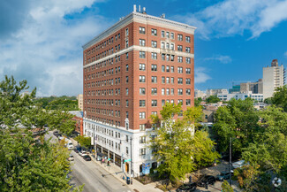 5496 S Hyde Park Blvd, Chicago, IL 60615