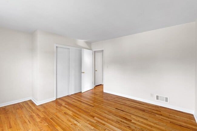 Lexander Manor Apartments, Ridgefield Park, NJ 07660 - photo 4