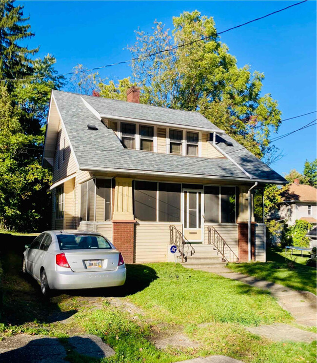685 Longview Ave, Akron, OH 44307
