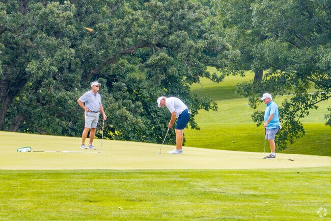 Waveland Woods hosts Iowa’s historic Waveland Golf Course, popular with local players.