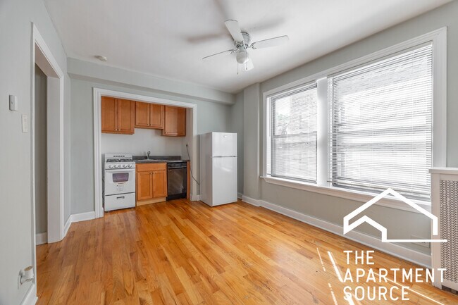 737 W Belmont Ave unit 416, Chicago, IL 60657 - photo 2