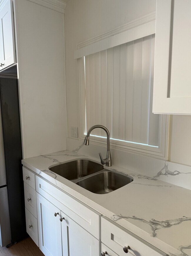 6167 Riverside Ave unit C, Huntington Park, CA 90255 - photo 4