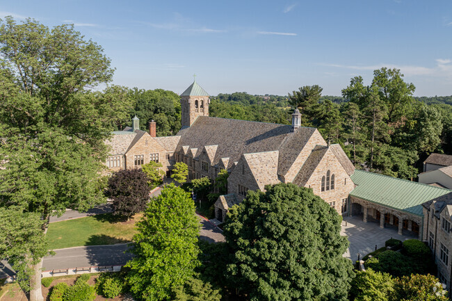 The faculty at Loyola Blakefield is dedicated to fostering intellectual and personal growth.