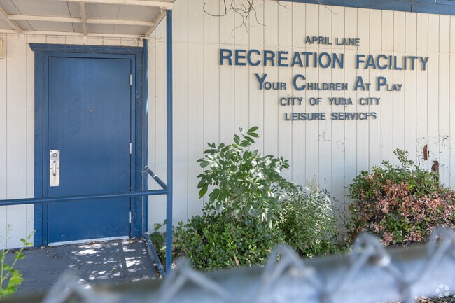 There are 464 students at April Lane Elementary.