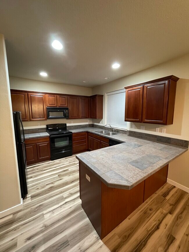 1751 SE Water Lily St, Hillsboro, OR 97123 - photo 3