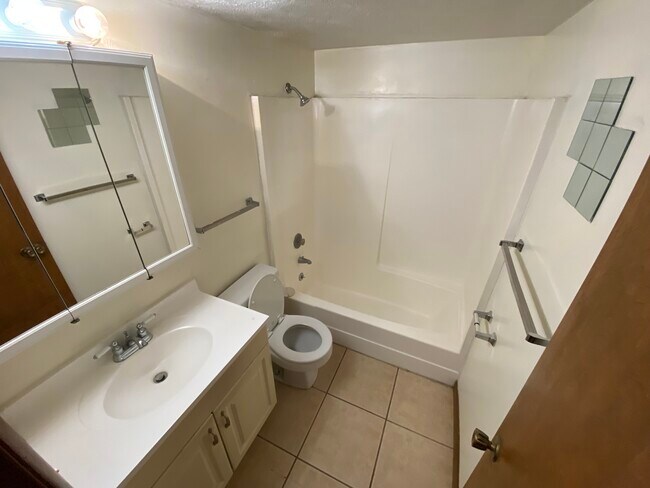 1832 Claflin Rd unit 10, Manhattan, KS 66502 - photo 4