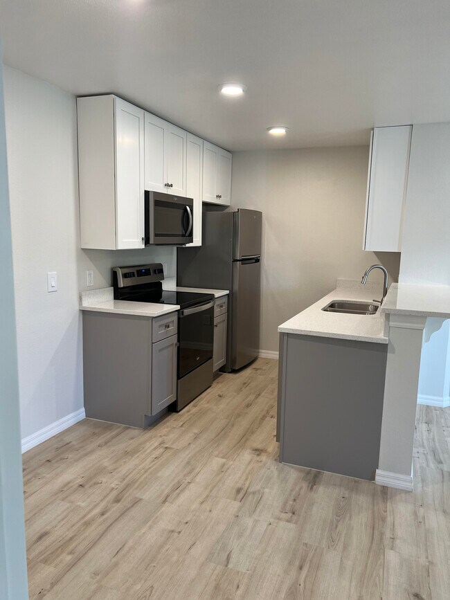 2592 Grassy Point Dr unit 212, Lake Mary, FL 32746 - photo 3