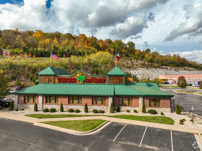 Taylor Mill is convenient to Valley Plaza where Texas Roadhouse and other chains are found.