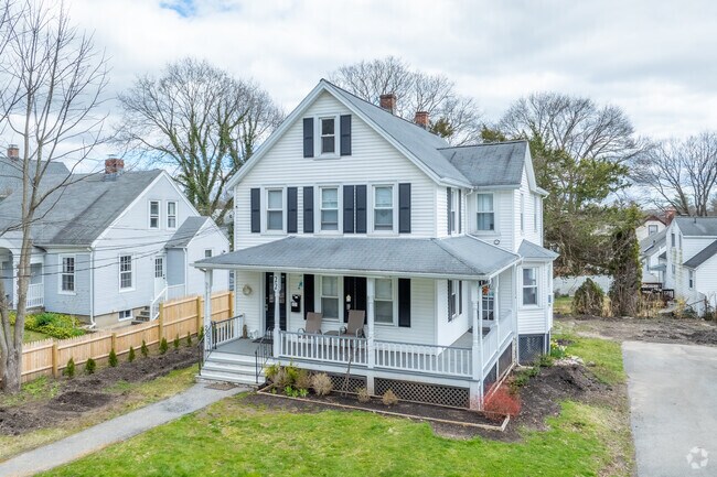 Broad River homes offer traditional architecture with a classic touch.