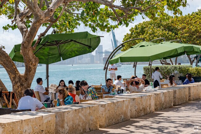Smith and Wollensky is a popular fine dinning restaurant on the water in South Pointe Park.