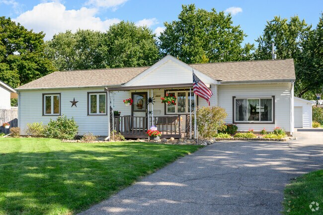 Ranch homes are typical in the neighborhood of Pleasant-Prairie.
