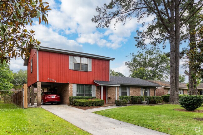 Most homes in Cloverdale are single-story, with some two-story and split-level houses.