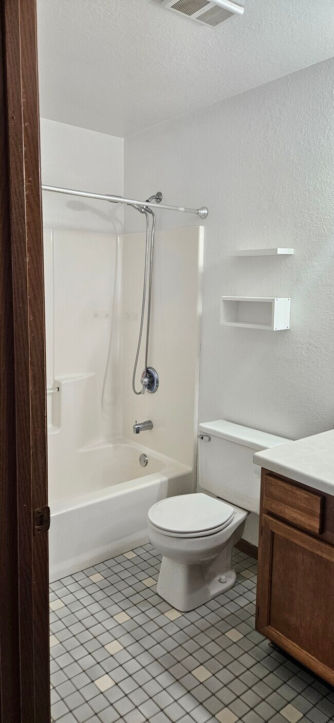 Toldt Terrace Apartments, Milwaukee, WI 53227 - photo 6