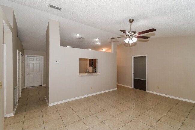 9060 Castle Rock Dr, Jacksonville, FL 32221 - photo 4