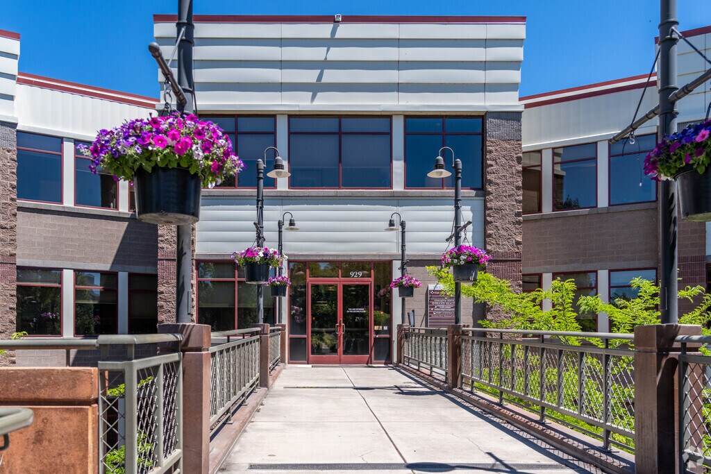 Deschutes River Montessori School serves kids 18 months-6 years old in Bend, Oregon.