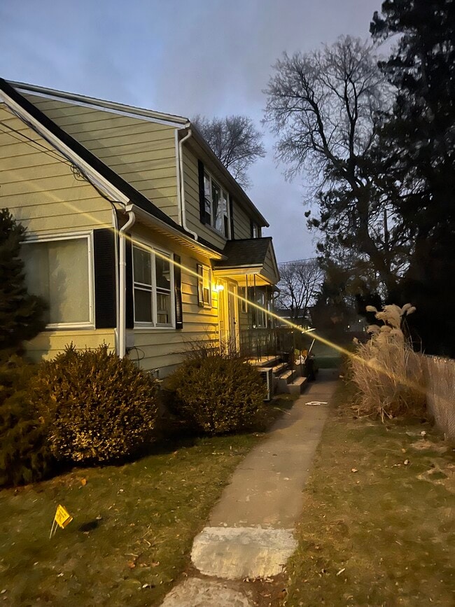 1071 van Velsen St unit 3 downstairs, Schenectady, NY 12303 - photo 3