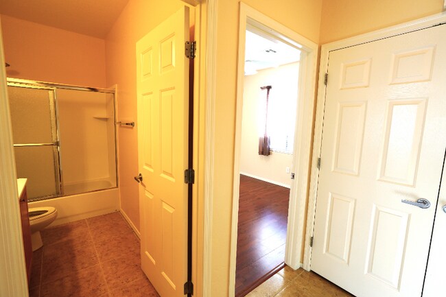 2558 Divine Sky Dr, Henderson, NV 89044 - photo 7