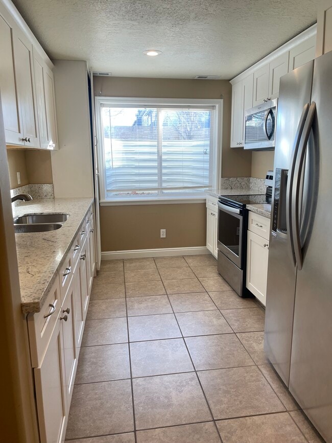 719 W 2175 N, Layton, UT 84041 - photo 7