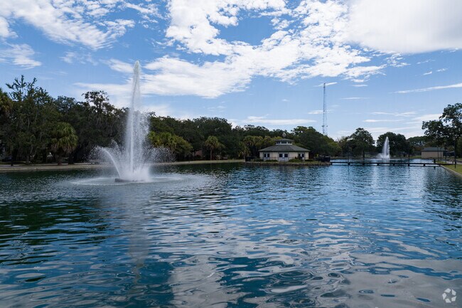 Daffin Park near Jackson Park features two large fountains.