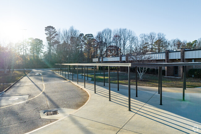 Flowery Branch Elementary School teaches grades PreK through 5th.