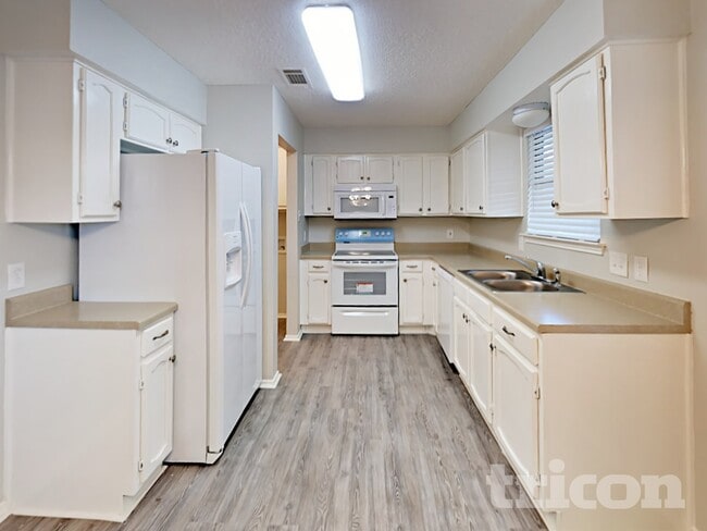 521 Clover Dr, Saginaw, TX 76179 - photo 4