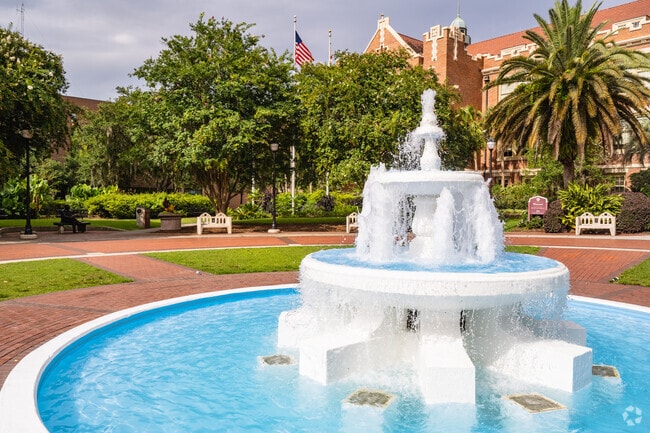 The Florida State University features a water fountain at its center.