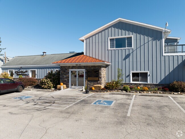 Divino Pizzeria is the local pizza spot for Pennville, PA.