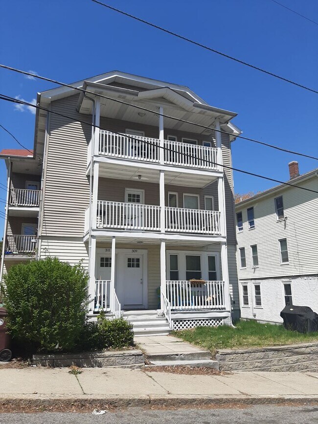 311 Ward St unit 2, Woonsocket, RI 02895 - photo 2