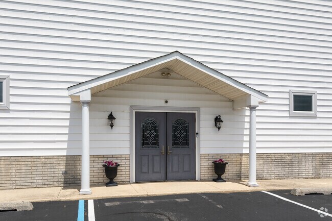 The student-teacher ratio is 3-1 at LifePoint Academy.