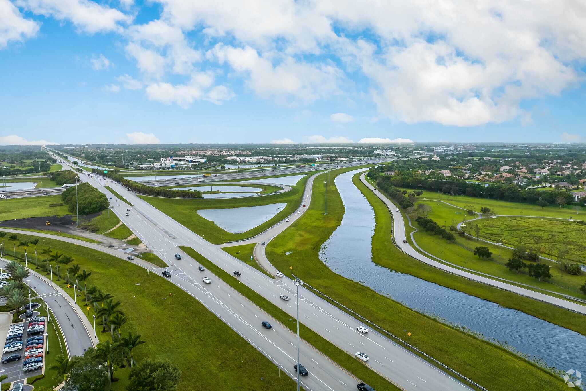 I-75 North and South runs near the Country Glen neighborhood.