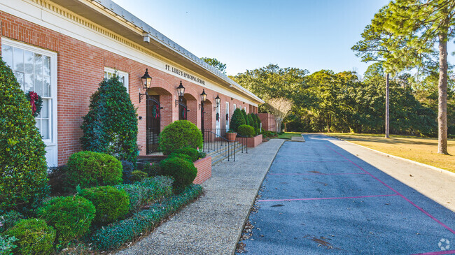 St Luke's Episcopal School-entrance