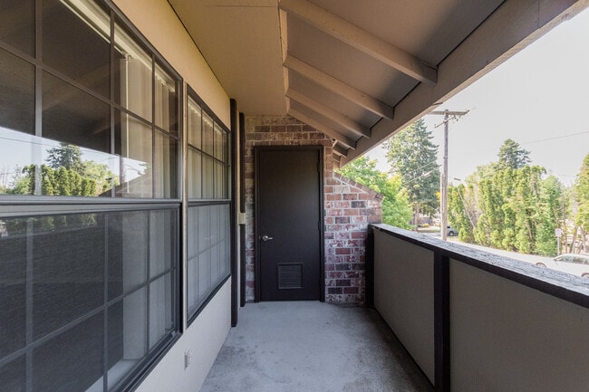 Devonshire Manor, Aloha, OR 97078 - photo 4