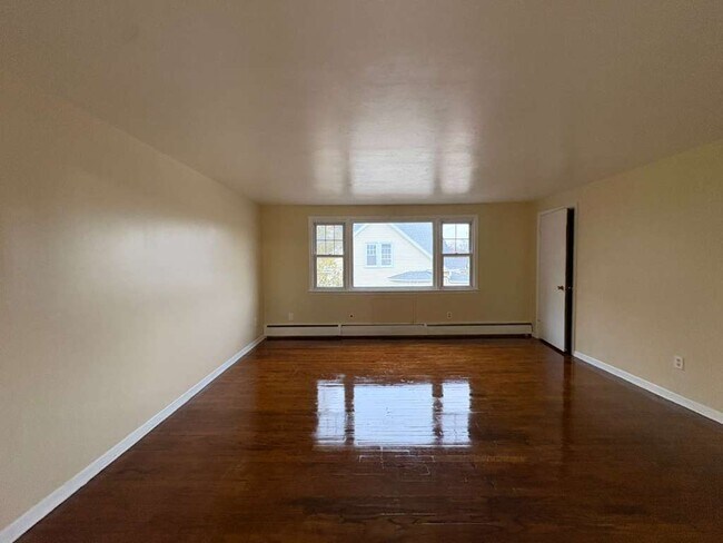 880 First Ave unit 4, West Haven, CT 06516 - photo 3