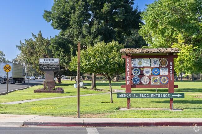 Visitors of Exeter are welcomed by the signs in front of the Memorial Building.