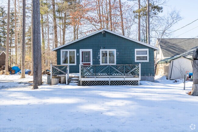 Arlington Pond's cottages bring classic New England charm, offering a quiet escape with direct access to the water.