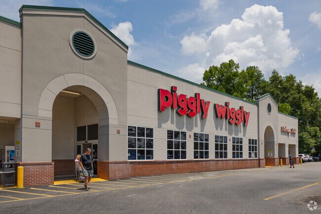 Piggly Wiggly in Moncks Corner is a great grocery store to shop near Cordesville.