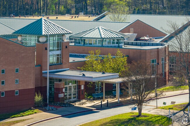 Sweet Apple Elementary School serves students living in the Roswell neighborhood.