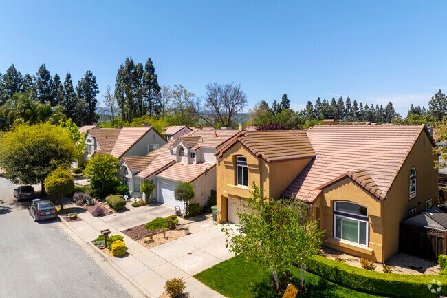 There are beautiful Single Family homes in the Los Paseos neighborhood.