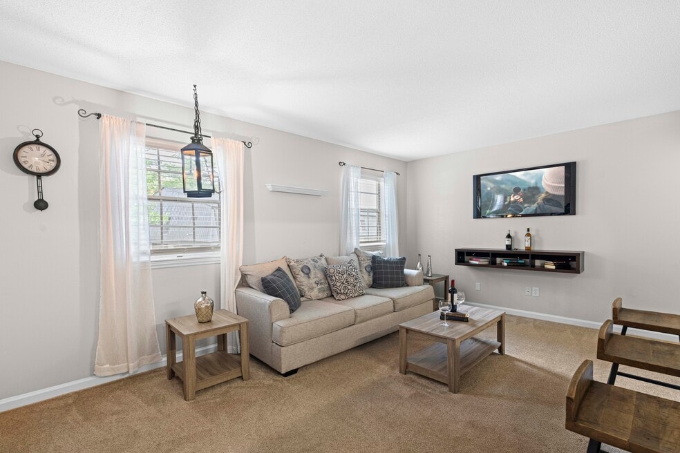 Kingswood - Students save up to 10%!, Chapel Hill, NC 27516 - photo 1