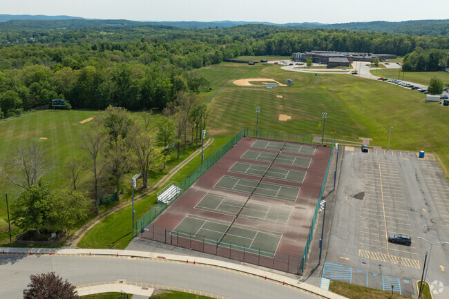 Minisink Valley High Schoolers can play Varsity or JV tennis in the fall or spring seasons.