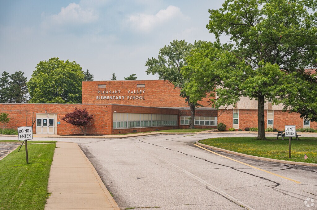 Parma's Pleasant Valley Elementary School hosts kindergarten through fourth grade.