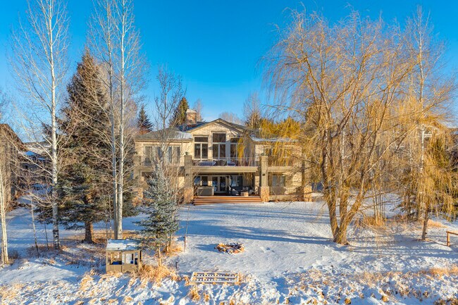 Gypsum’s lower elevation gives it a milder winter than many Colorado mountain towns, with plenty of sunshine and less snowfall. Residents enjoy the beauty of the Rockies with a more temperate climate, making it an ideal place for year-round outdoor activities and relaxed mountain living.